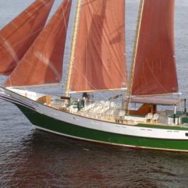 American Rover Under Sail