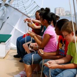 American Rover knot tying